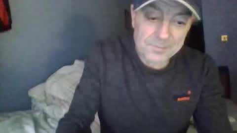 burnleyguy1977 online show from April 5, 1:36 am