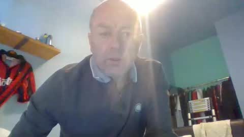 burnleyguy1977 online show from April 28, 8:41 am