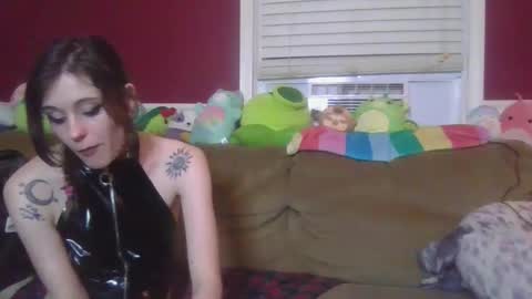 Snapshot of burnthemail chatting on December 16, 9:14 am lilly online show from December 16, 9:14 am