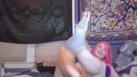 Snapshot of burnthemail chatting on February 6, 9:43 am lilly online show from February 6, 9:43 am