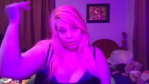 Snapshot of burnthemail chatting on February 15, 10:00 am lilly online show from February 15, 10:00 am