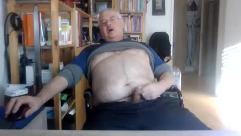 Snapshot of busibaer666 chatting on February 8, 1:47 pm busi online show from February 8, 1:47 pm