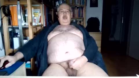 Snapshot of busibaer666 chatting on February 16, 1:57 am busi online show from February 16, 1:57 am