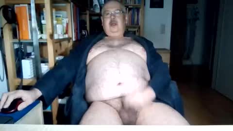 Snapshot of busibaer666 chatting on February 24, 2:09 am busi online show from February 24, 2:09 am