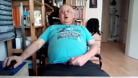 Snapshot of busibaer666 chatting on April 27, 3:21 pm busi online show from April 27, 3:21 pm