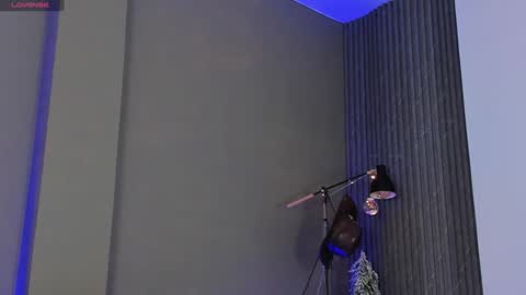 Buster independent model online show from December 12, 8:03 am