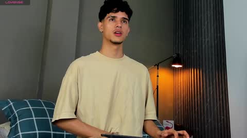 Buster independent model online show from January 3, 7:38 am