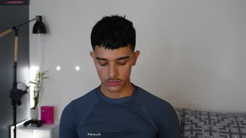 Buster independent model online show from October 19, 9:15 pm