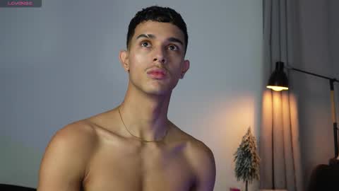 Buster independent model online show from December 20, 9:33 pm