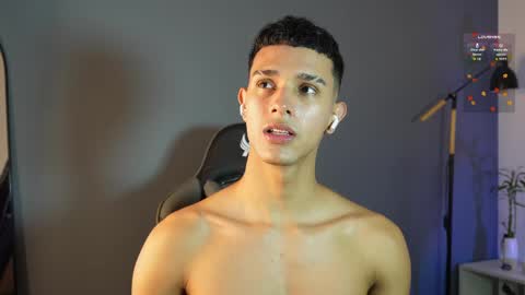 Snapshot of busterspinter chatting on April 29, 3:32 am Buster independent model online show from April 29, 3:32 am