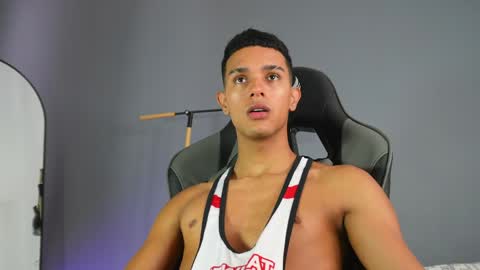 Snapshot of busterspinter chatting on May 24, 2:33 pm Buster independent model online show from May 24, 2:33 pm