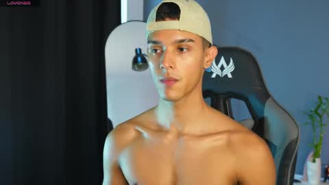 Snapshot of busterspinter chatting on May 28, 5:10 pm Buster independent model online show from May 28, 5:10 pm