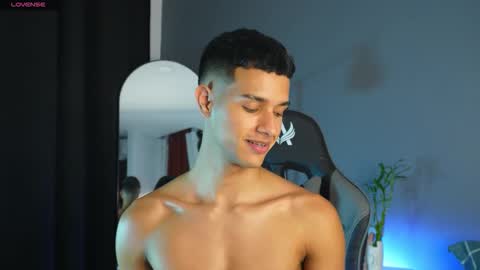 Snapshot of busterspinter chatting on June 1, 11:28 pm Buster independent model online show from June 1, 11:28 pm