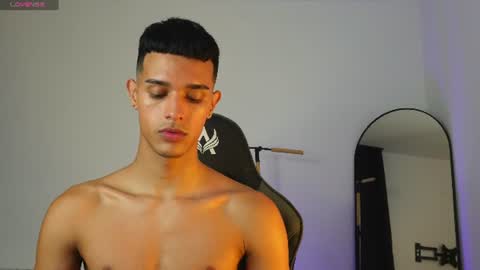 Snapshot of busterspinter chatting on June 26, 4:44 pm Buster independent model online show from June 26, 4:44 pm