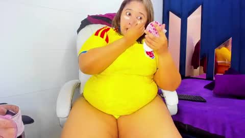 Snapshot of busty_juicyy chatting on June 27, 2:23 pm busty juicyy online show from June 27, 2:23 pm