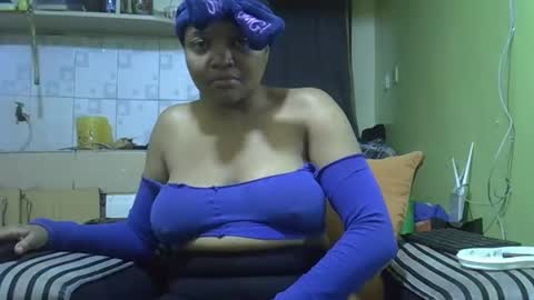 busty kenzi online show from January 4, 9:31 pm