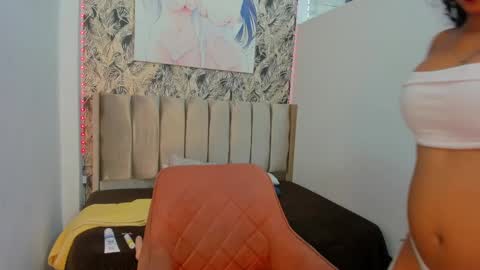 Snapshot of busty_sofia chatting on February 15, 7:39 pm Sofiii online show from February 15, 7:39 pm