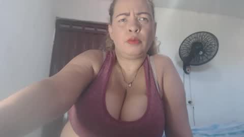 Snapshot of bustyamanda_ chatting on May 26, 1:29 pm Amanda online show from May 26, 1:29 pm