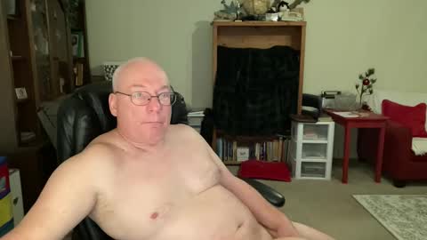 bustyballs100 online show from December 18, 4:57 pm