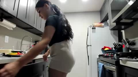 butter_pecanxoxo online show from September 13, 12:32 am