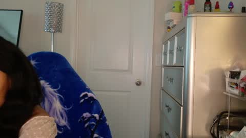 butterfly booty online show from April 6, 9:27 pm