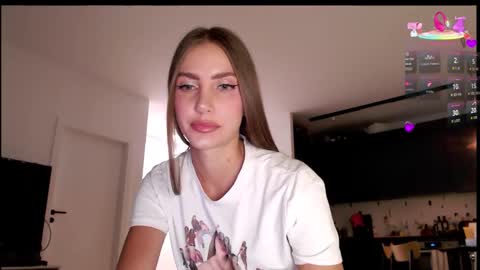 Lauren online show from February 22, 6:06 pm