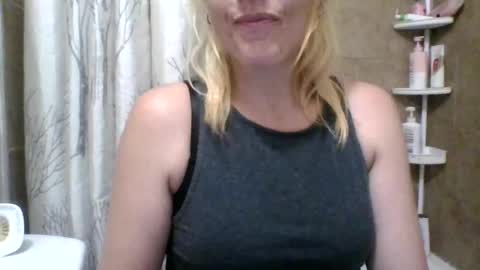 Snapshot of buttonz455 chatting on August 6, 8:16 am Buttonz455 online show from August 6, 8:16 am