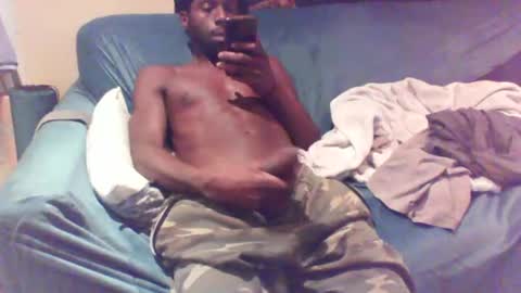 Snapshot of buzsy chatting on December 8, 10:47 pm Buzsy online show from December 8, 10:47 pm