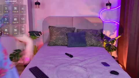Snapshot of c_moonie_ chatting on May 1, 8:57 pm Polly online show from May 1, 8:57 pm