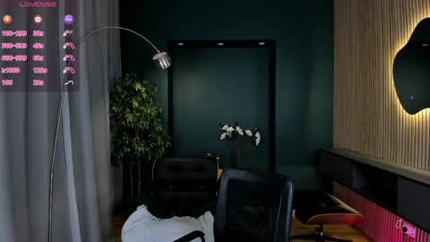 Snapshot of c_moonie_ chatting on June 7, 8:45 pm Polly online show from June 7, 8:45 pm