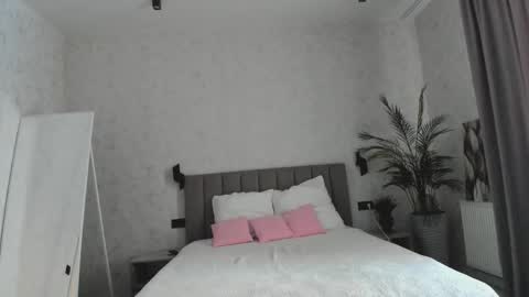 Snapshot of caelestiss chatting on February 4, 2:50 am Lita online show from February 4, 2:50 am