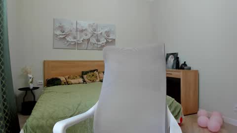 Snapshot of caelestiss chatting on March 5, 2:40 am Lita online show from March 5, 2:40 am