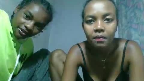 Snapshot of caella98 chatting on April 8, 7:19 am caella98 online show from April 8, 7:19 am