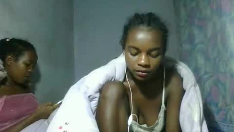 Snapshot of caella98 chatting on April 9, 6:41 am caella98 online show from April 9, 6:41 am