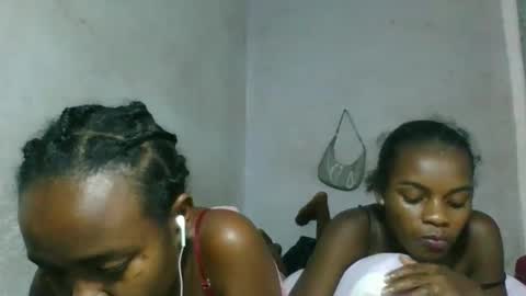 Snapshot of caella98 chatting on April 13, 9:42 pm caella98 online show from April 13, 9:42 pm