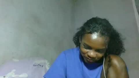 Snapshot of caella98 chatting on April 18, 7:07 pm caella98 online show from April 18, 7:07 pm