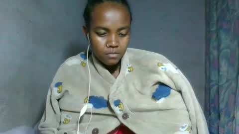Snapshot of caella98 chatting on April 21, 1:42 am caella98 online show from April 21, 1:42 am