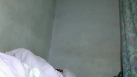 Snapshot of caella98 chatting on April 22, 4:04 am caella98 online show from April 22, 4:04 am