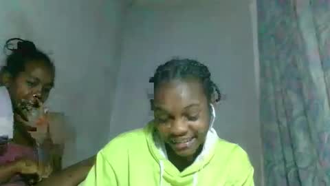 Snapshot of caella98 chatting on April 24, 1:35 pm caella98 online show from April 24, 1:35 pm