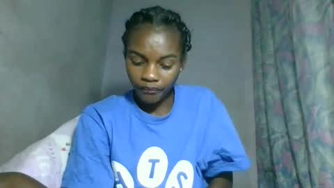Snapshot of caella98 chatting on April 28, 7:35 am caella98 online show from April 28, 7:35 am