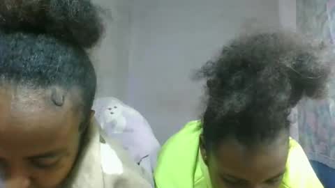 Snapshot of caella98 chatting on May 14, 8:26 pm caella98 online show from May 14, 8:26 pm