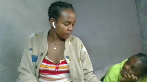 Snapshot of caella98 chatting on May 15, 8:49 pm caella98 online show from May 15, 8:49 pm