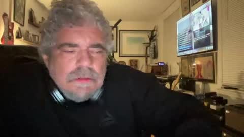 Snapshot of cafeespresso chatting on March 25, 3:23 am cafeespresso online show from March 25, 3:23 am