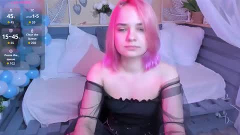 Snapshot of caitlin_crazy chatting on February 21, 10:38 am Gina online show from February 21, 10:38 am