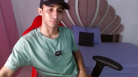 Snapshot of caius_fox chatting on February 8, 11:24 am caius online show from February 8, 11:24 am