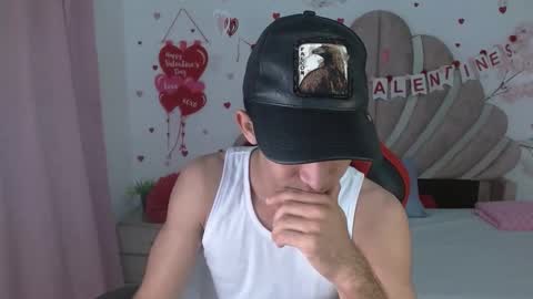 Snapshot of caius_fox chatting on February 19, 11:17 am caius online show from February 19, 11:17 am