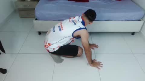 Snapshot of caius_fox chatting on February 24, 11:19 am caius online show from February 24, 11:19 am