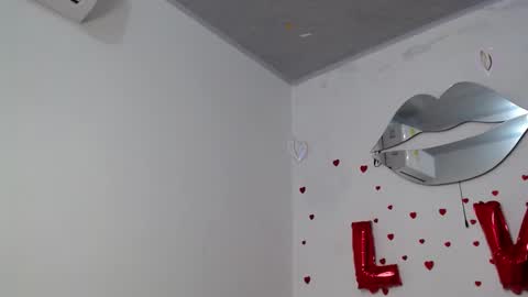 Snapshot of caius_fox chatting on March 12, 12:33 pm caius online show from March 12, 12:33 pm