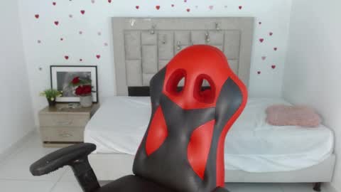 Snapshot of caius_fox chatting on March 30, 1:23 pm caius online show from March 30, 1:23 pm