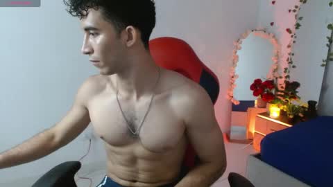 Snapshot of caius_fox chatting on April 5, 12:02 pm caius online show from April 5, 12:02 pm